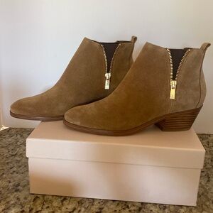 Ivanka Trump ankle boot size 6 decorative zippers rawhide